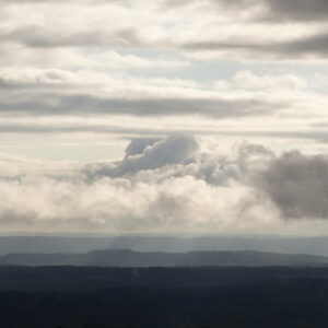 Tummat pilvet, sarjasta Koli